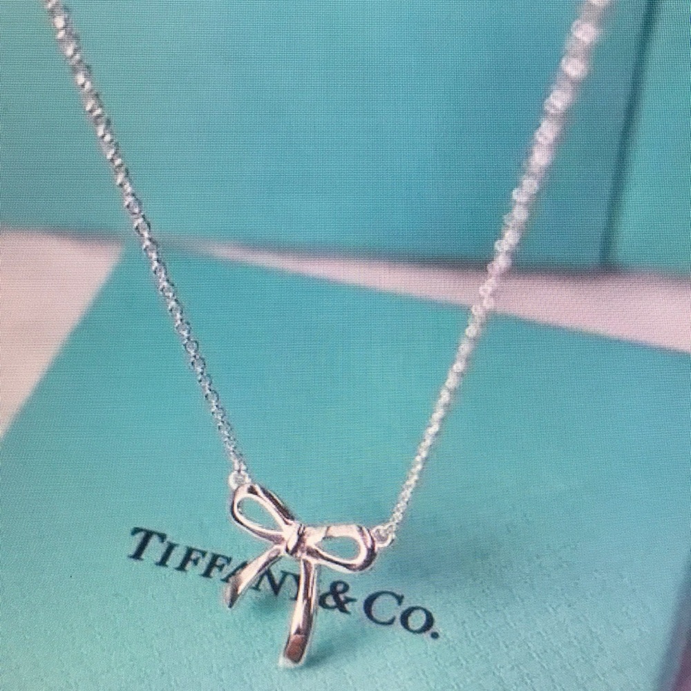 Tiffany & Co. Silver Bow Pendant Necklace - Blue